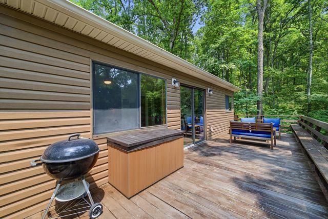 460 HILLTOP LN, Mt Jackson, VA 22842