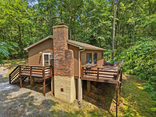460 HILLTOP LN, Mt Jackson, VA 22842