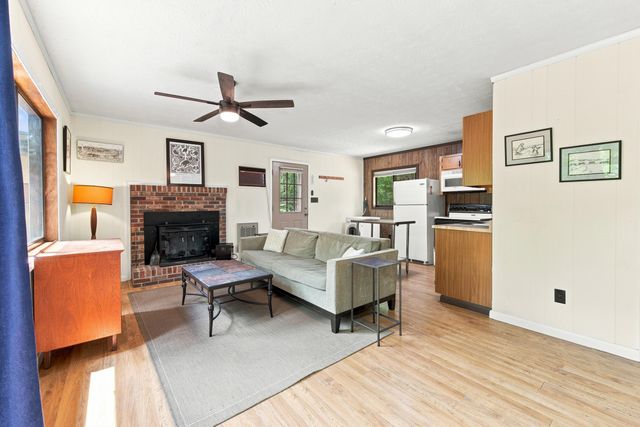 460 HILLTOP LN, Mt Jackson, VA 22842