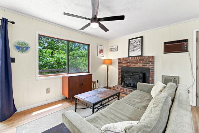 460 HILLTOP LN, Mt Jackson, VA 22842