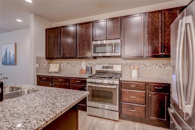 560 E Dry Creek Place, Littleton, CO 80122