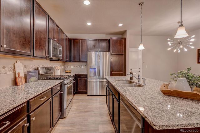 560 E Dry Creek Place, Littleton, CO 80122