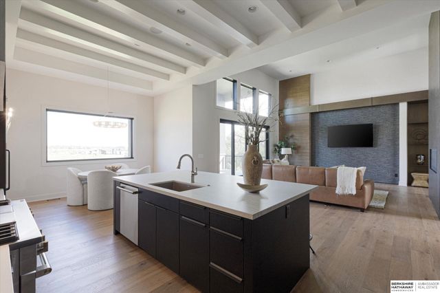 20928 Barbara Plaza Circle, Elkhorn, NE 68022