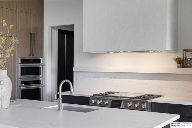 20928 Barbara Plaza Circle, Elkhorn, NE 68022