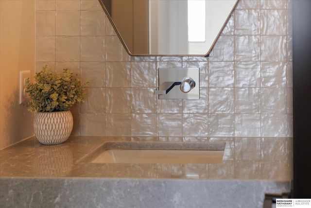 20928 Barbara Plaza Circle, Elkhorn, NE 68022