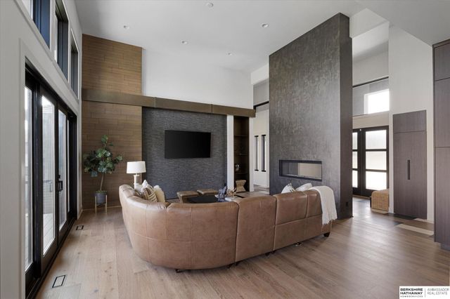 20928 Barbara Plaza Circle, Elkhorn, NE 68022