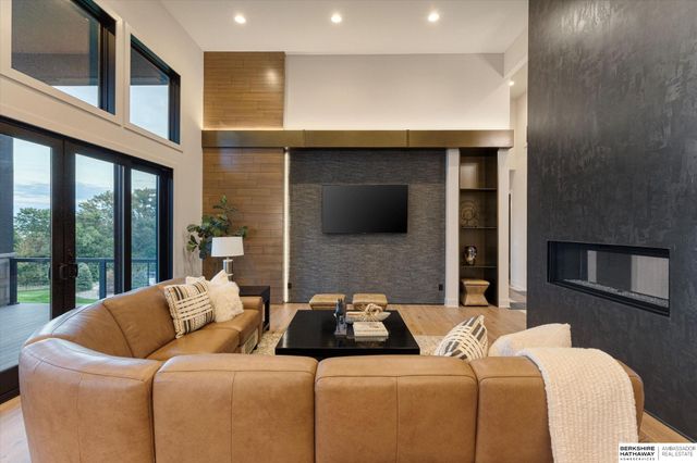 20928 Barbara Plaza Circle, Elkhorn, NE 68022