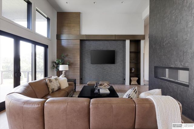 20928 Barbara Plaza Circle, Elkhorn, NE 68022