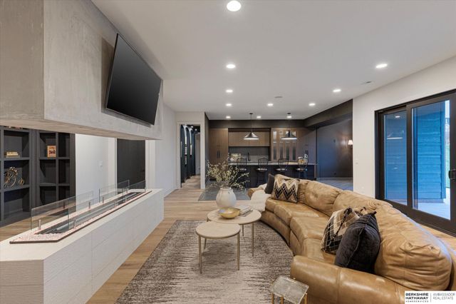 20928 Barbara Plaza Circle, Elkhorn, NE 68022