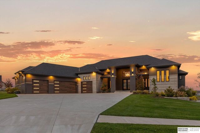 20928 Barbara Plaza Circle, Elkhorn, NE 68022