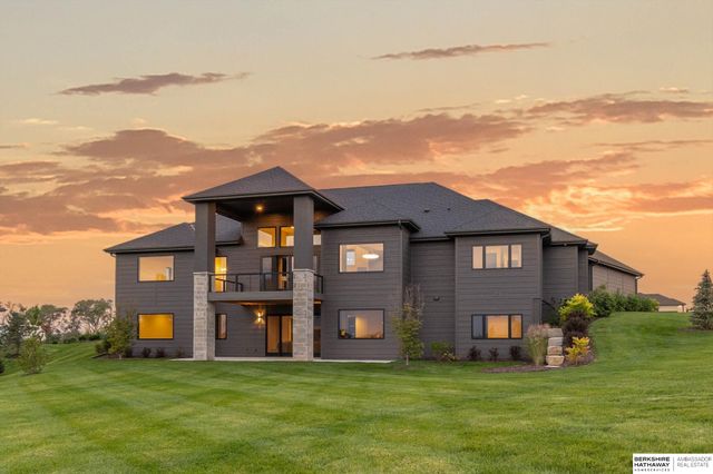 20928 Barbara Plaza Circle, Elkhorn, NE 68022