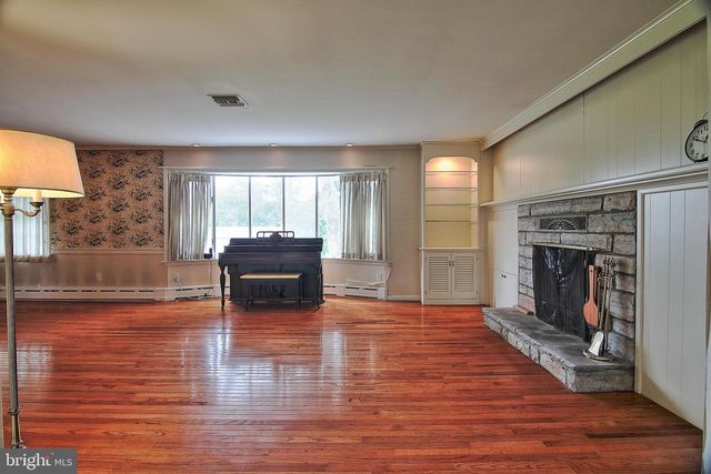 738 WHITE PINE LN, Pottstown, PA 19464