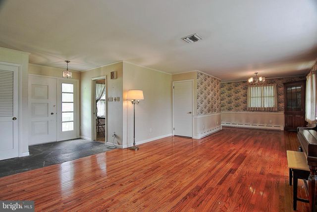738 WHITE PINE LN, Pottstown, PA 19464