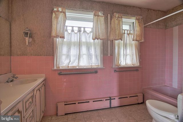 738 WHITE PINE LN, Pottstown, PA 19464