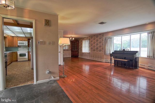 738 WHITE PINE LN, Pottstown, PA 19464