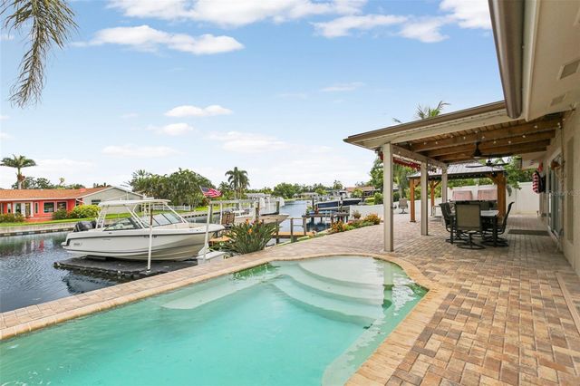 5036 DOVER STREET NE, St Petersburg, FL 33703