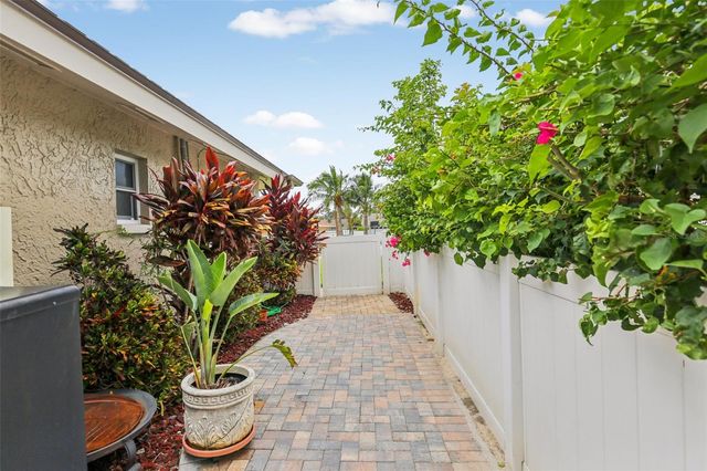 5036 DOVER STREET NE, St Petersburg, FL 33703