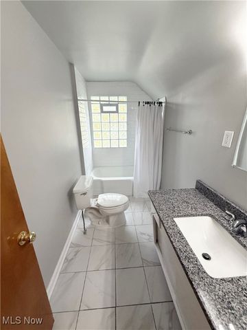 2379 Charney Road, University Heights, OH 44118