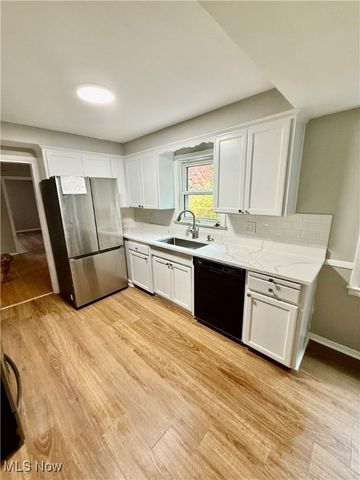 2379 Charney Road, University Heights, OH 44118