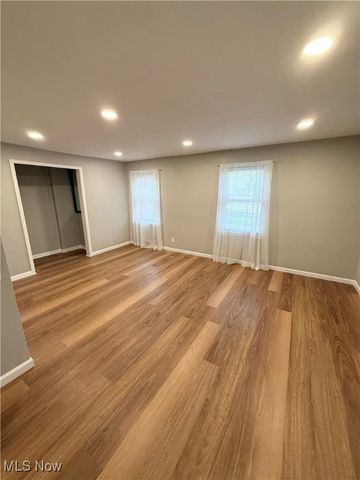 2379 Charney Road, University Heights, OH 44118