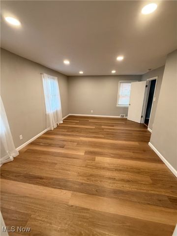 2379 Charney Road, University Heights, OH 44118