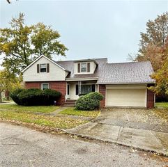 2379 Charney Road, University Heights, OH 44118
