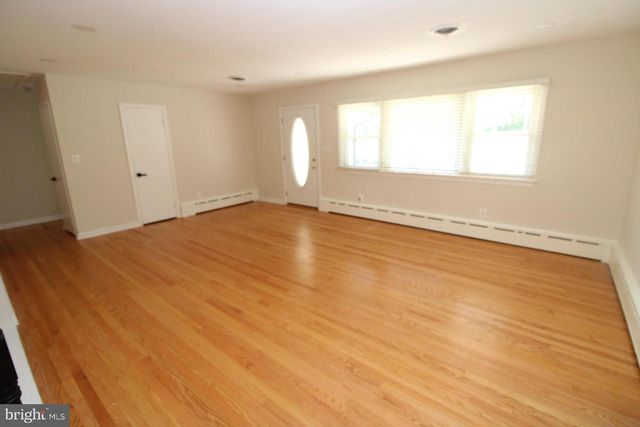 16215 REDLAND RD, Rockville, MD 20855