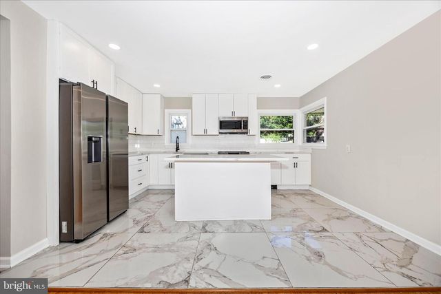 16215 REDLAND RD, Rockville, MD 20855