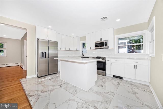 16215 REDLAND RD, Rockville, MD 20855
