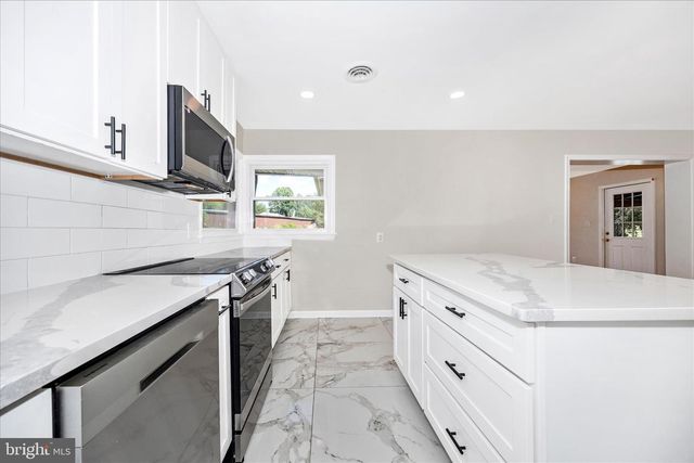 16215 REDLAND RD, Rockville, MD 20855