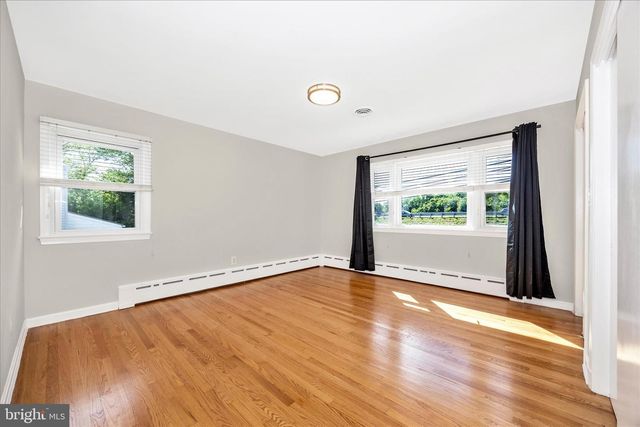 16215 REDLAND RD, Rockville, MD 20855