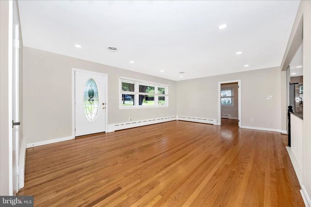 16215 REDLAND RD, Rockville, MD 20855