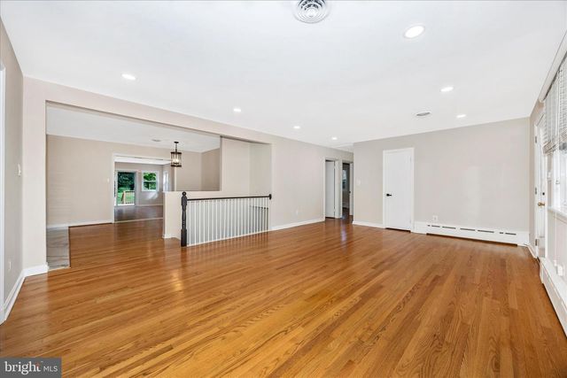 16215 REDLAND RD, Rockville, MD 20855