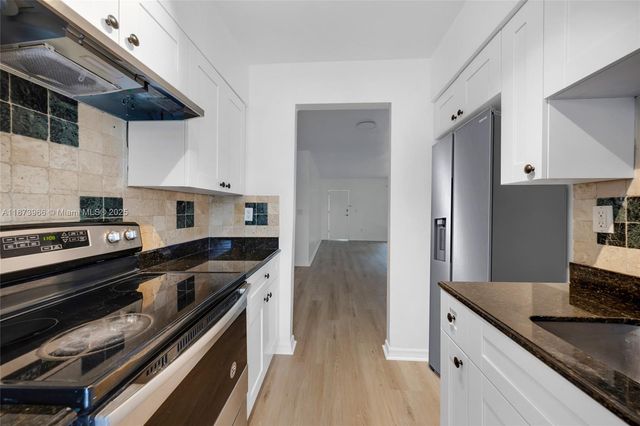 10001 W Bay Harbor Dr 404, Bay Harbor Islands, FL 33154