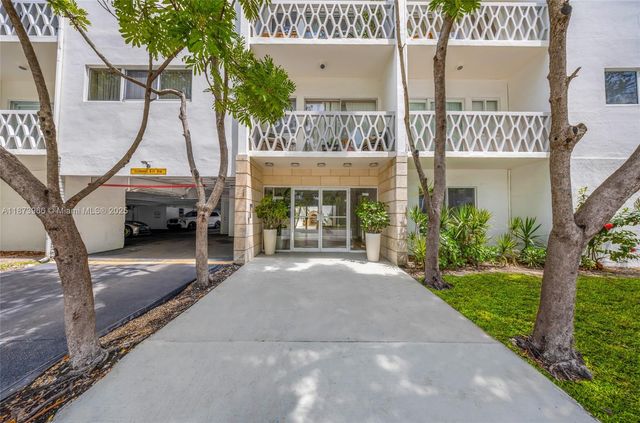 10001 W Bay Harbor Dr 404, Bay Harbor Islands, FL 33154