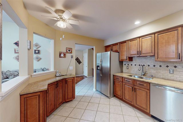 29 Deer Crossing Drive, Fishkill, NY 12524