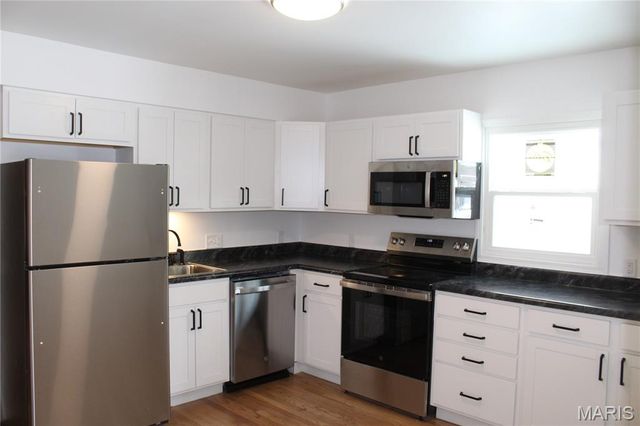 4207 Saint Linus Lane, St Ann, MO 63074