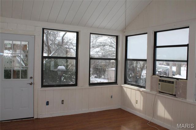 4207 Saint Linus Lane, St Ann, MO 63074