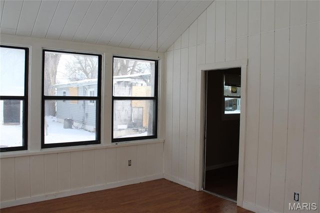 4207 Saint Linus Lane, St Ann, MO 63074