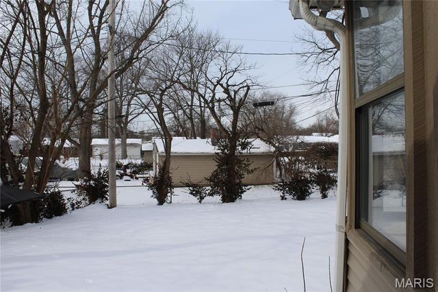 4207 Saint Linus Lane, St Ann, MO 63074