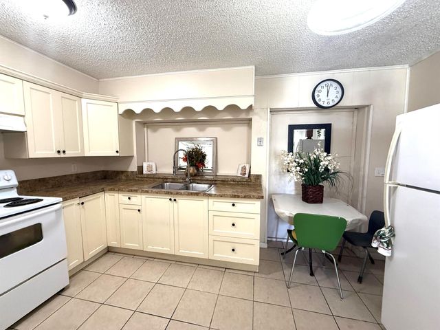 512 SW 6th Avenue, Delray Beach, FL 33444