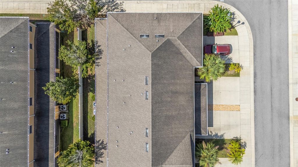 Image 11 of property listing at 13937 SNAPPER FIN LANE, Tampa, FL 33637