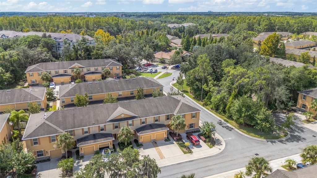 Image 9 of property listing at 13937 SNAPPER FIN LANE, Tampa, FL 33637