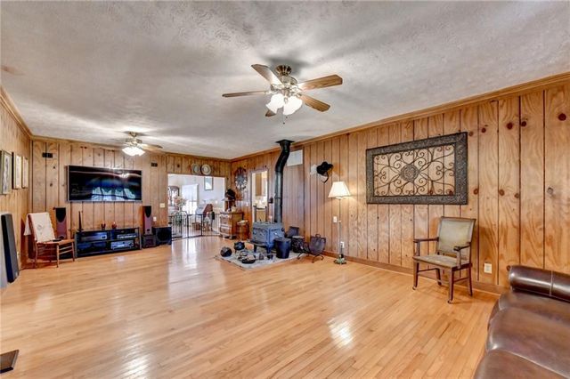 1889 Ridgedale Drive, Snellville, GA 30078