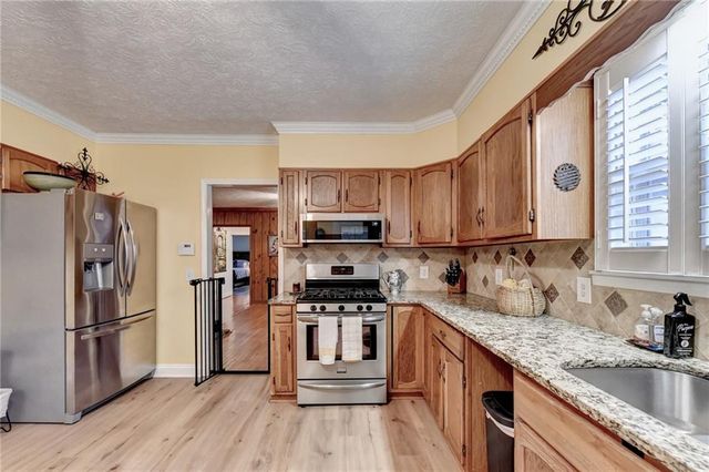 1889 Ridgedale Drive, Snellville, GA 30078