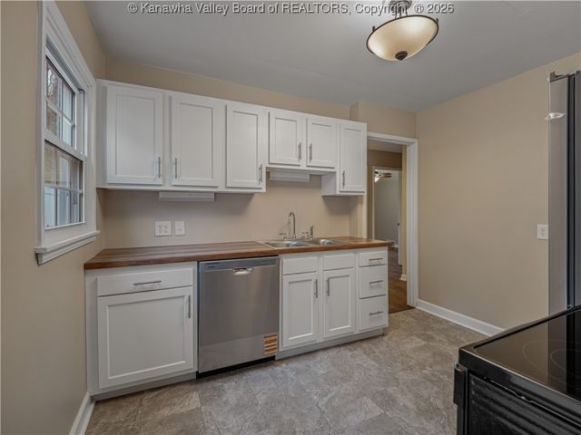 2901 Phillips Street, South Charleston, WV 25303