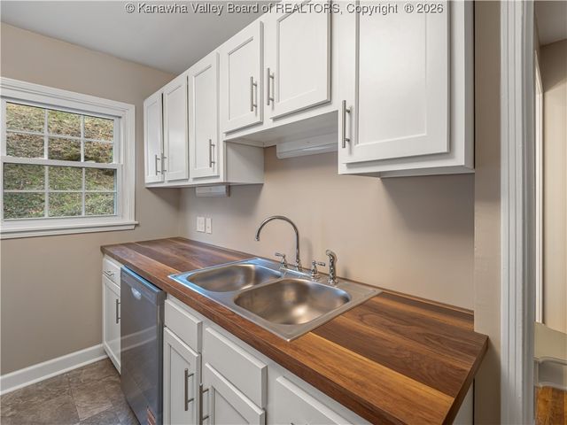 2901 Phillips Street, South Charleston, WV 25303