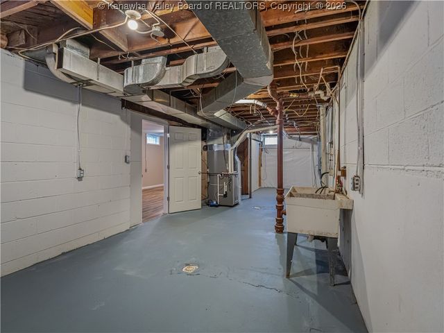 2901 Phillips Street, South Charleston, WV 25303