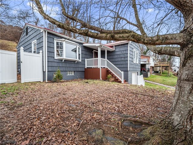 2901 Phillips Street, South Charleston, WV 25303