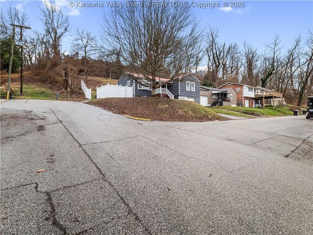 2901 Phillips Street, South Charleston, WV 25303